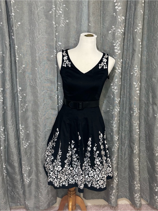 White House Black Market Dresses & Skirts - White House Black Market Black Dress with White Floral Embroidery